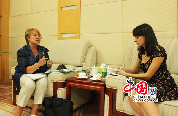 Danielle Charpentier, directrice des Éditions du Centenaire, accorde le 6 septembre une interview à China.org.cn. (Crédit photo: Zhang Zhichao/China.org.cn)