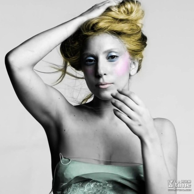 Lady Gaga sans maquillage en couverture de Bazaar16