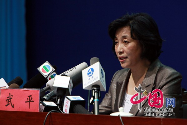 Mme Wu Ping, porte-parole du programme aéronautique habité de Chine, a présenté les informations générales concernant cette mission lors de la conférence.