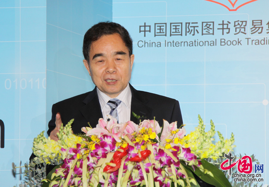 Le 29 septembre 2011, la China International Book Trading Corporation (CIBTC) et la société Amazon ont organisé une cérémonie de mise en service de leur projet coopératif China Books à Beijing. Liu Binjie, président de l'Administration générale de la presse et de l'édition, prononce un discours lors de la cérémonie.