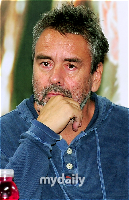 Luc Besson à Busan pour promouvoir son dernier film The Lady1