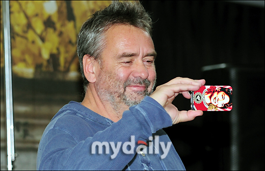 Luc Besson à Busan pour promouvoir son dernier film The Lady3