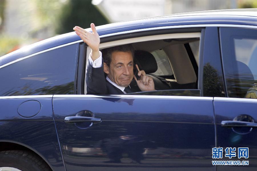 Sarkozy rend visite à son épouse à la clinique de la Muette