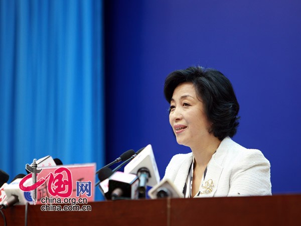 Mme Wu Ping, porte-parole du programme chinois des vols spatiaux habités de la Chine