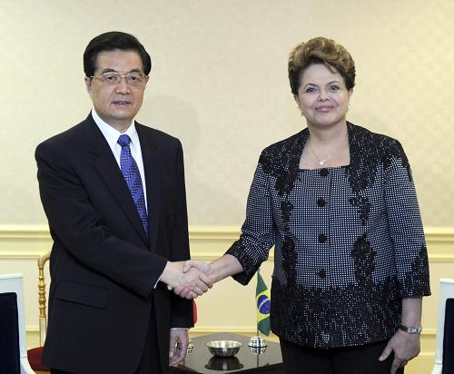 Le président chinois Hu Jintao a recontré son homologue brésilien Dilma Rousseff mercredi à Cannes à la veille du sommet du G20 qui aura lieu jeudi et vendredi.