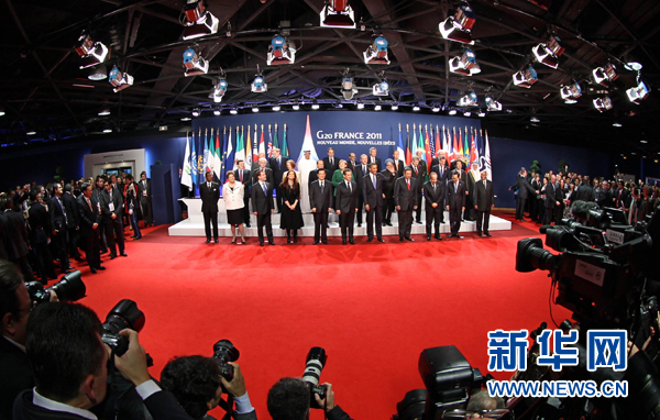Photo de groupe des dirigeants participants au sommet du Groupe des 20 (G20) tenu mercredi et jeudi à Cannes dans le sud de la France.