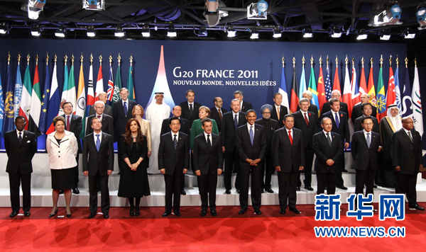 Photo de groupe des dirigeants participants au sommet du Groupe des 20 (G20) tenu mercredi et jeudi à Cannes dans le sud de la France.