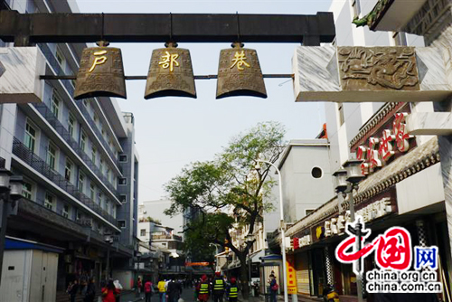 Hubuxiang, une ruelle où l'on vend toutes les spécialités alimentaires de Wuhan.