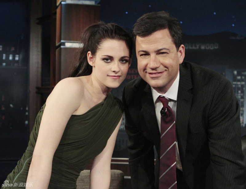 Kristen Stewart assiste à un talk-show1