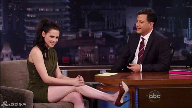 Kristen Stewart assiste à un talk-show6