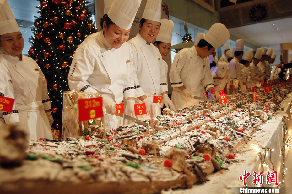 Shanghai : la plus grande bûche de Noël au monde2