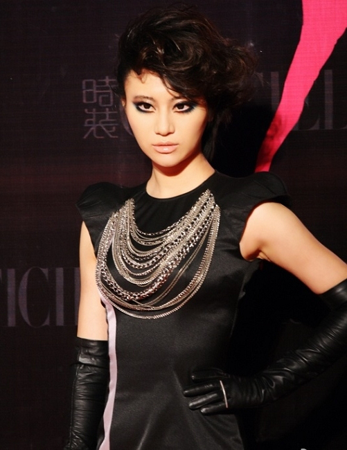 Rétrospective : Les looks de la chanteuse Shang Wenjie10