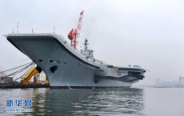 Le premier porte-avion du pays, qui devrait officiellement entrer en service dans la Marine en août de l'année prochaine, a quitté le port le 10 août pour ses premiers essais en mer, et il y est retourné quatre jours plus tard pour d'autres rénovations.