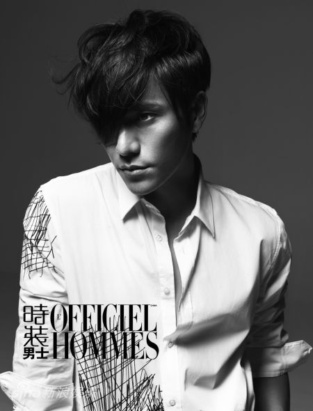 Le comédien chinois Chen Kun pose pour le magazine L&apos;Officiel Hommes2