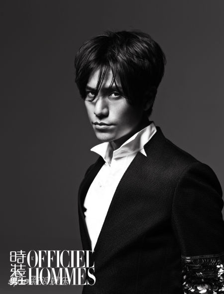 Le comédien chinois Chen Kun pose pour le magazine L&apos;Officiel Hommes6