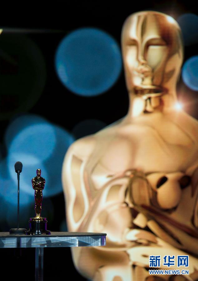 Le 24 janvier, une statuette dorée des Oscars sur le podium du théâtre Samuel Goldwyn de Los Angeles. 