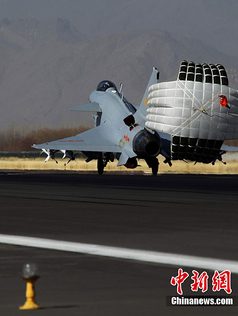 Le premier vol d'exercice des forces aériennes du Tibet_8