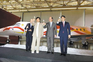 Jackie Chan achète un avion à 30 millions de dollars, 13 riches Chinois commandent le même