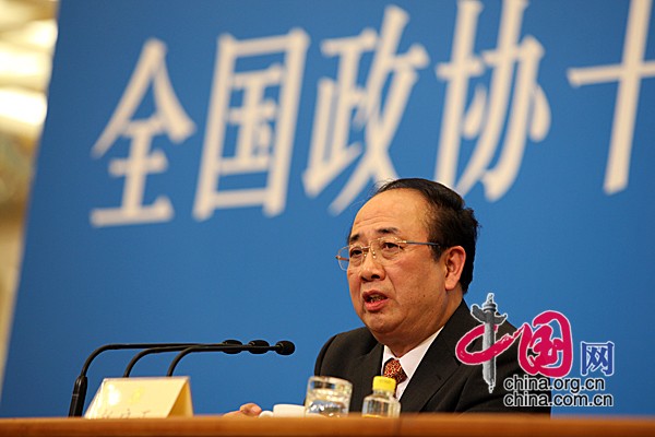Zhao Qizheng : Les entreprises chinoises à l'étranger doivent prêter attention à la sécurité des employés et des investissements