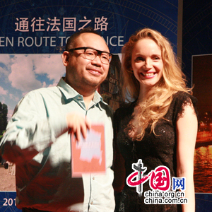 Zhang Yibai et Wang Jing reçoivent les trophées En route to France à Beijing