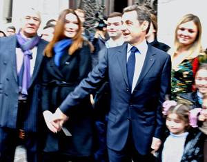 Les Sarkozy votent à Paris