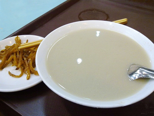 Le lait de haricot mungo (豆汁)