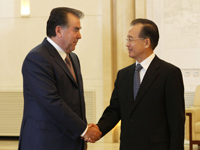 Le Premier ministre chinois rencontre le président tadjik