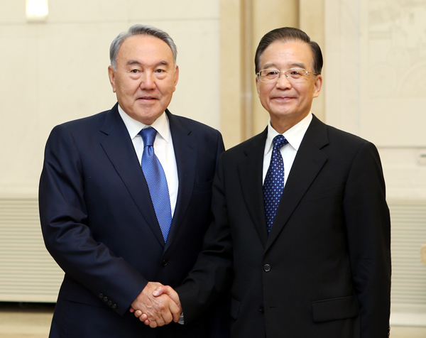 Le PM chinois rencontre le président kazakh à Beijing pour discuter des relations bilatérales