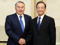 Le PM chinois rencontre le président kazakh à Beijing pour discuter des relations bilatérales