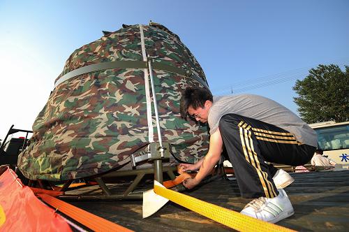 La capsule de retour de Shenzhou-9 transportée à Beijing