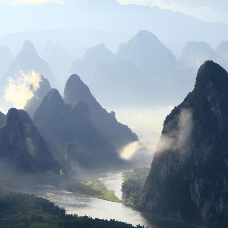 Yunnan : Le site touristique du fleuve Lijiang est sous le brouillard