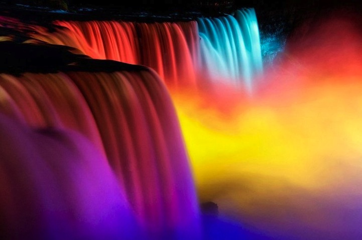 Splendides illuminations des chutes Niagara