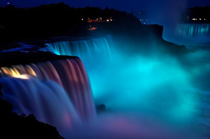 Splendides illuminations des chutes Niagara