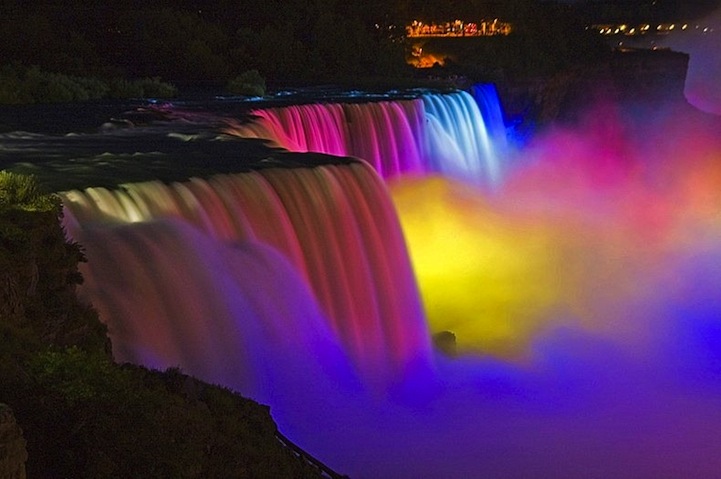 Splendides illuminations des chutes Niagara