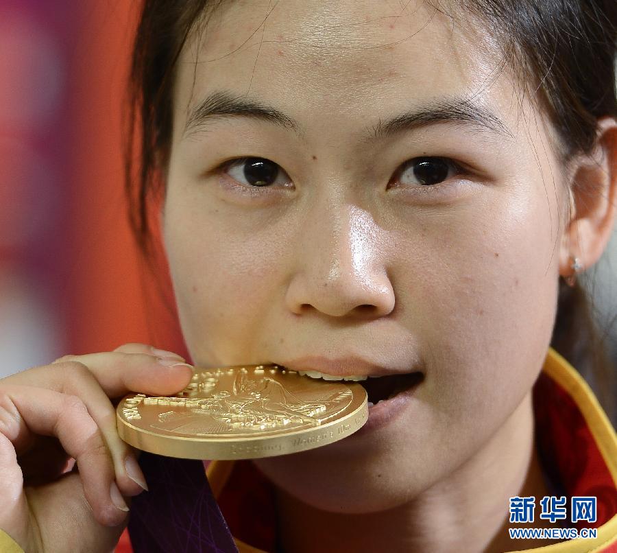 JO-2012 - La tireuse chinoise Yi Siling remporte la première médaille d'or des Jeux de Londres