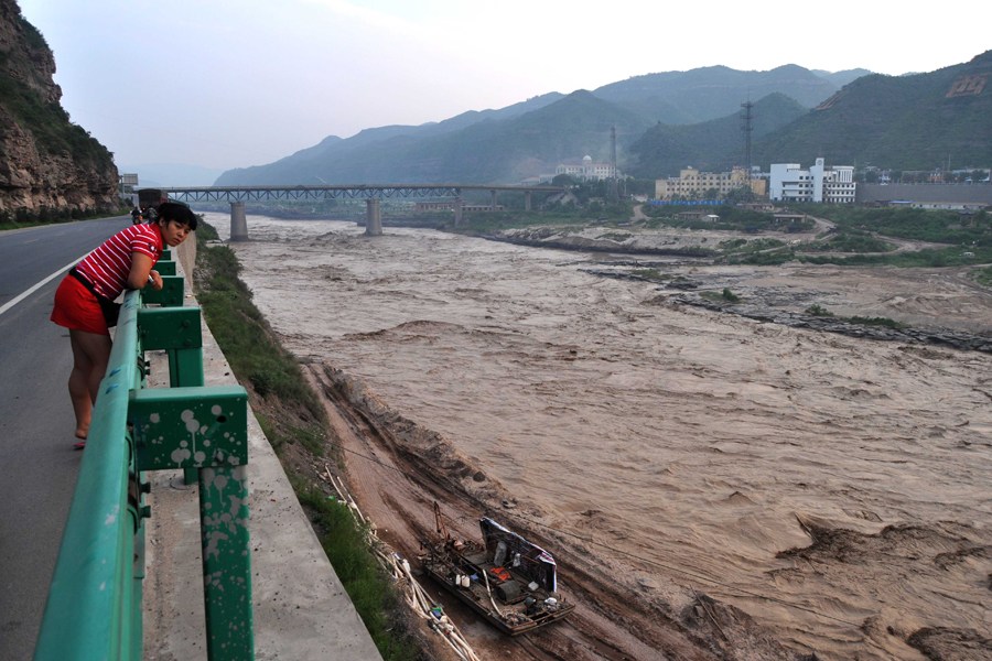 Les plus grandes innondations de la cascade Hukou du Fleuve Jaune depuis 23 ans (photo prise le 28 juillet)