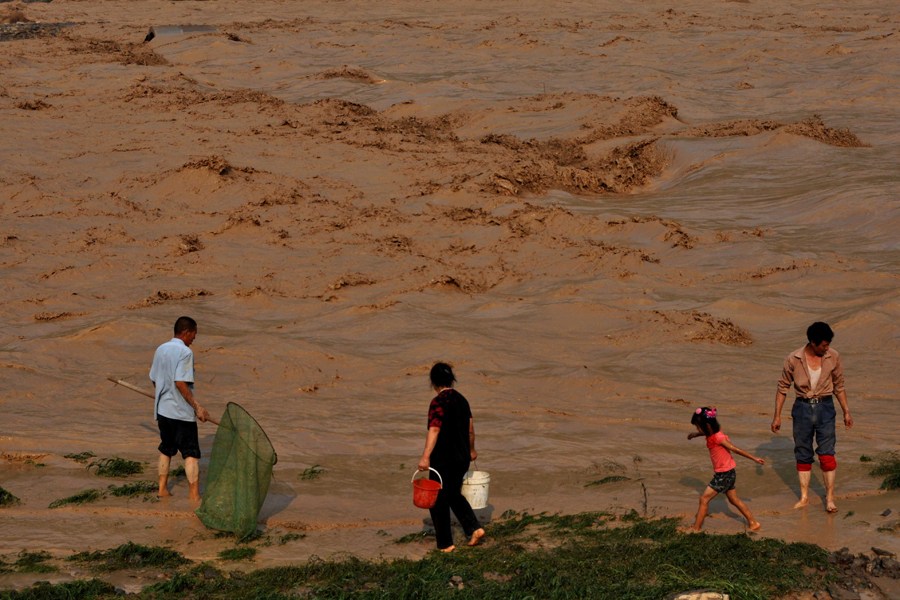 Les plus grandes innondations de la cascade Hukou du Fleuve Jaune depuis 23 ans (photo prise le 28 juillet)