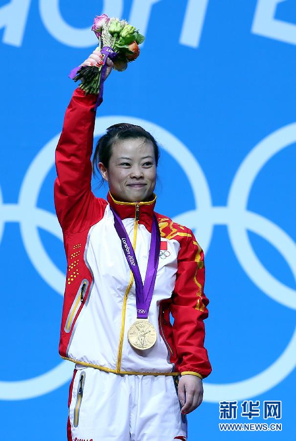 JO 2012: la Chinoise Wang Mingjuan décroche la médaille d&apos;or d&apos;haltérophilie de la catégorie des -48 kg dames