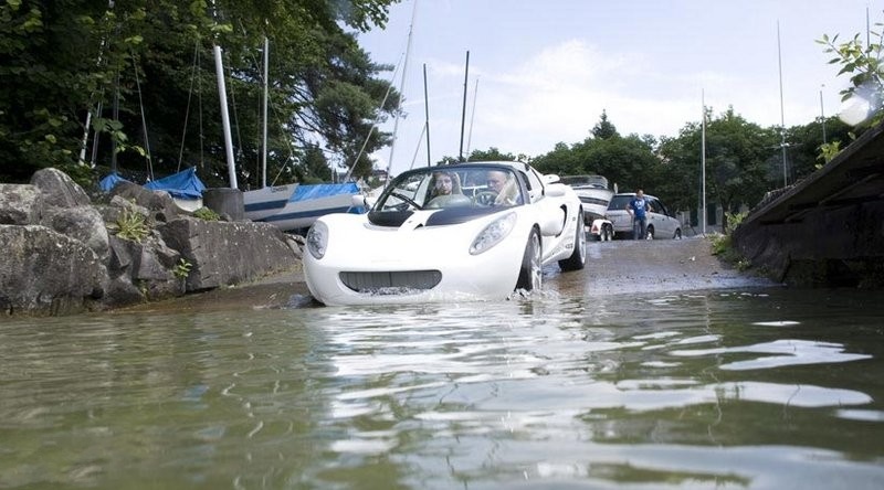 Photos: une voiture de sport amphibie haut de gamme