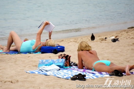 Photos : les touristes dénudés sur la plage de Cannes