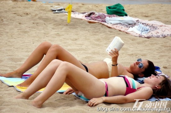 Photos : les touristes dénudés sur la plage de Cannes