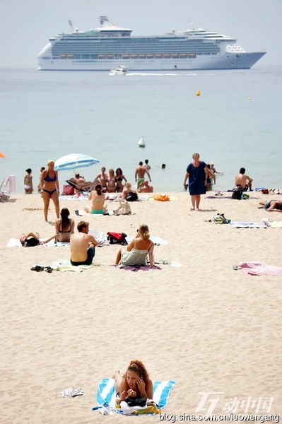 Photos : les touristes dénudés sur la plage de Cannes