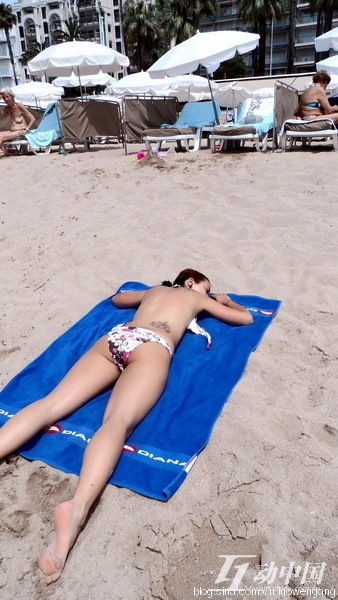 Photos : les touristes dénudés sur la plage de Cannes