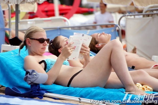 Photos : les touristes dénudés sur la plage de Cannes