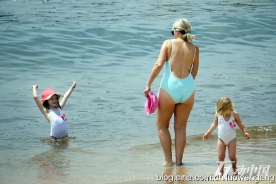 Photos : les touristes dénudés sur la plage de Cannes