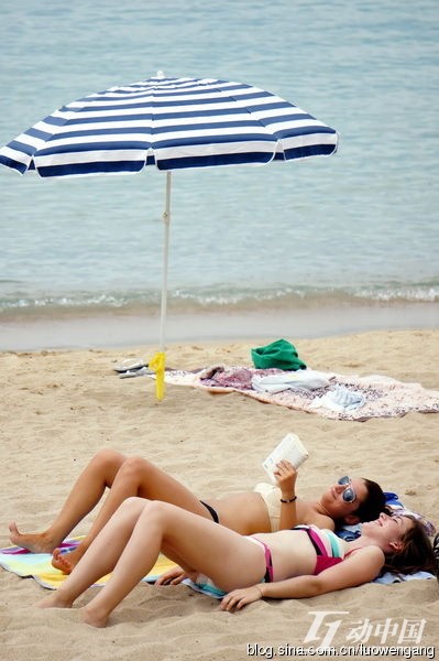 Photos : les touristes dénudés sur la plage de Cannes