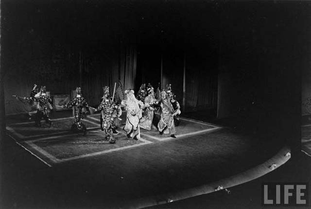 L'opéra de Pékin impressionne Paris en 1955