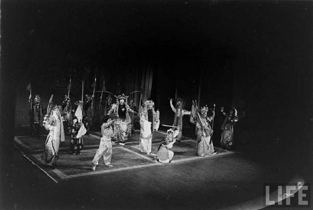 L'opéra de Pékin impressionne Paris en 1955