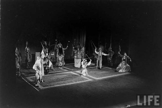 L'opéra de Pékin impressionne Paris en 1955