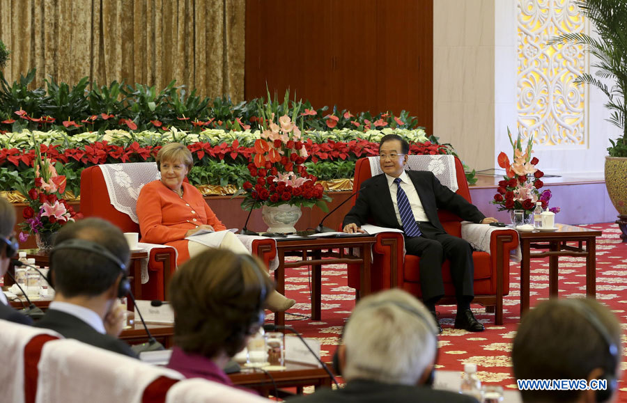 Wen Jiabao et Angela Merkel rencontrent des entrepreneurs chinois et allemands